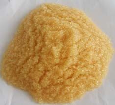 軟化樹(shù)脂是專用于軟化硬水的一種專用樹(shù)脂，通過(guò)離子交換技術(shù)，使水的硬度小于50 mg/L(CaCO3)。離子交換是一種特殊的動(dòng)態(tài)吸附過(guò)程，一般是由不溶于水的離子交換劑在電解質(zhì)溶液中進(jìn)行，這種離子交換劑即為離子交換樹(shù)脂。